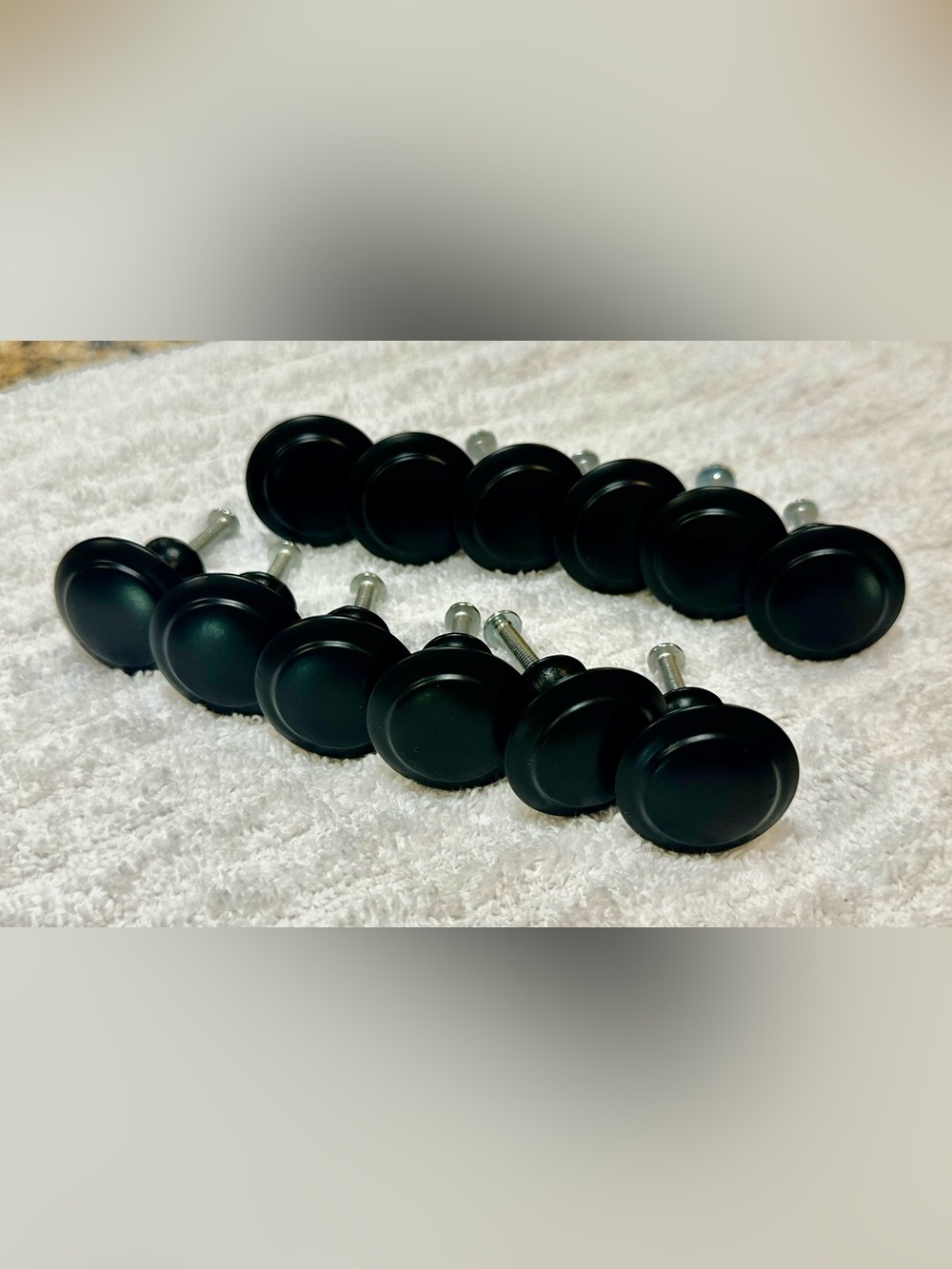 Lot (12) Black cabinet/drawer pulls. Lightweight includes screws.